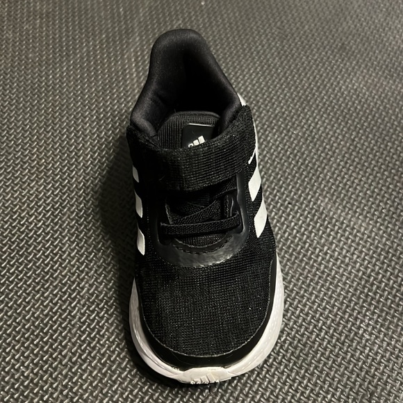 Infant Addidas runners. Size 6k US. In excellent condition - Picture 2 of 4